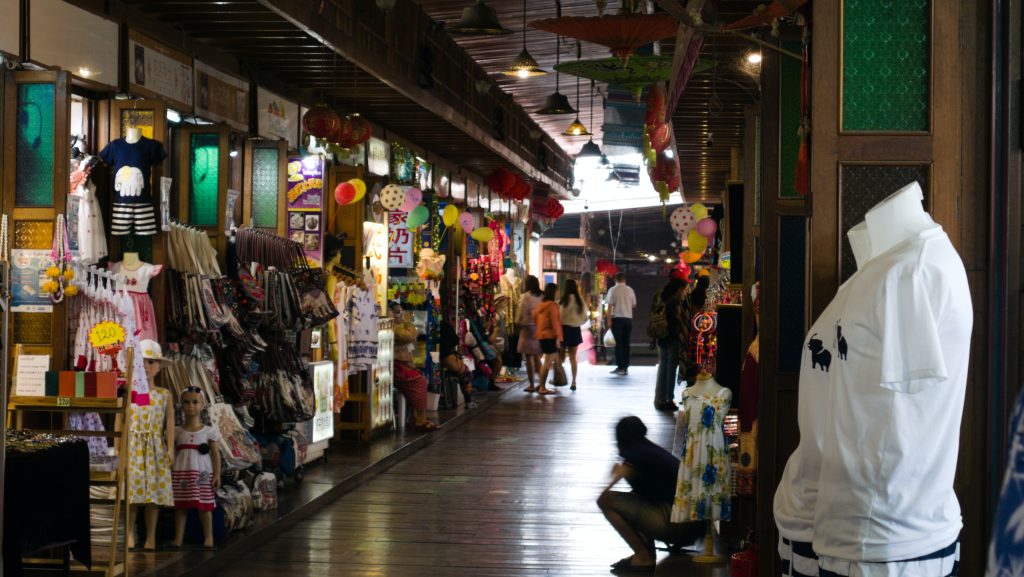 سوق باتايا العائم